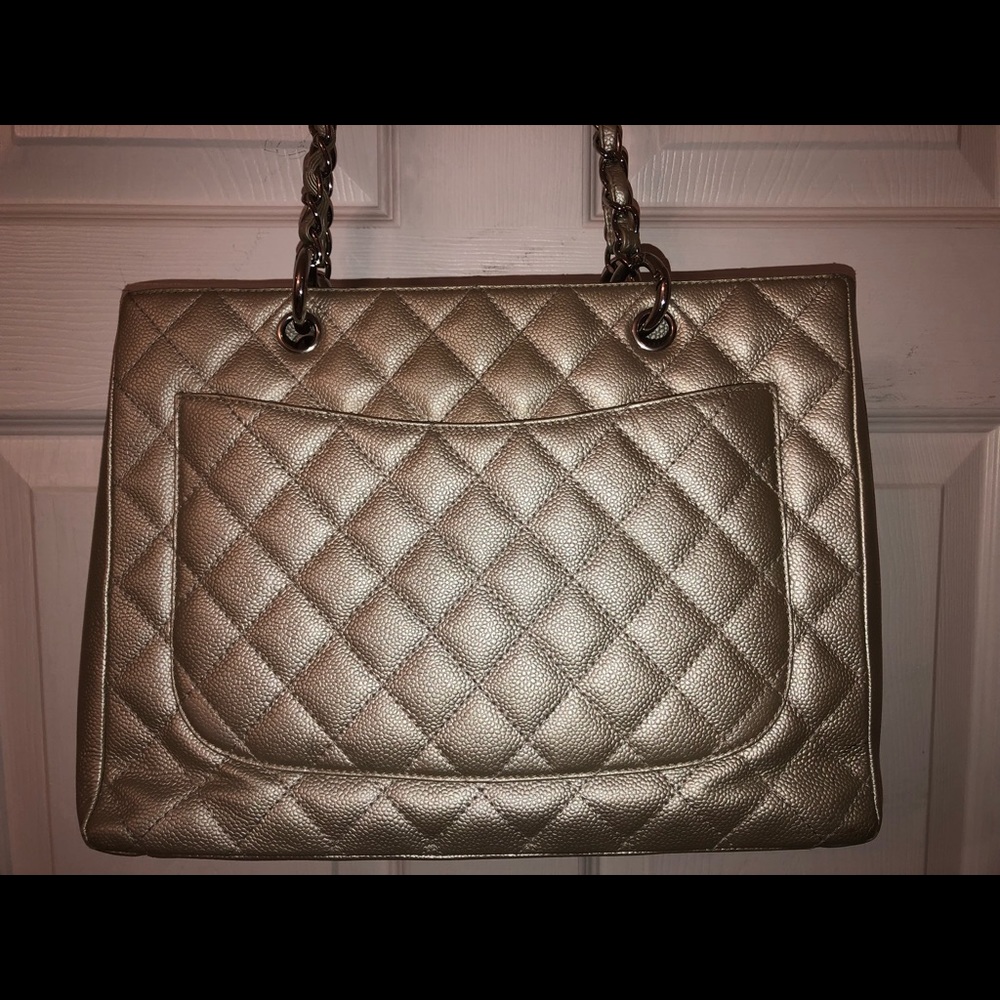 CHANEL 💯% AUTHENTIC pearly lite gold GST tote bag - Picture 3 of 7
